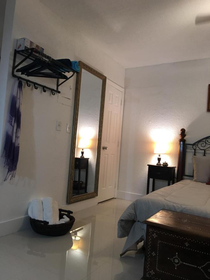 Private Studio Blocks From Coconut Grove Miami Luaran gambar