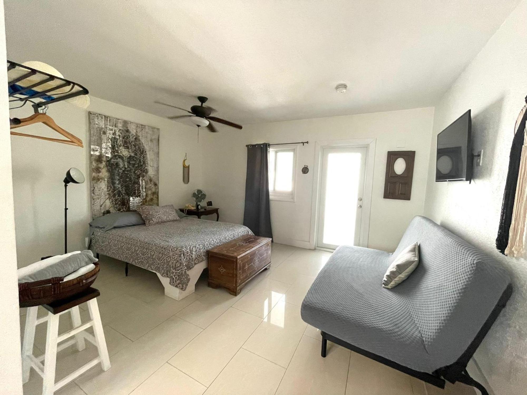 Private Studio Blocks From Coconut Grove Miami Luaran gambar