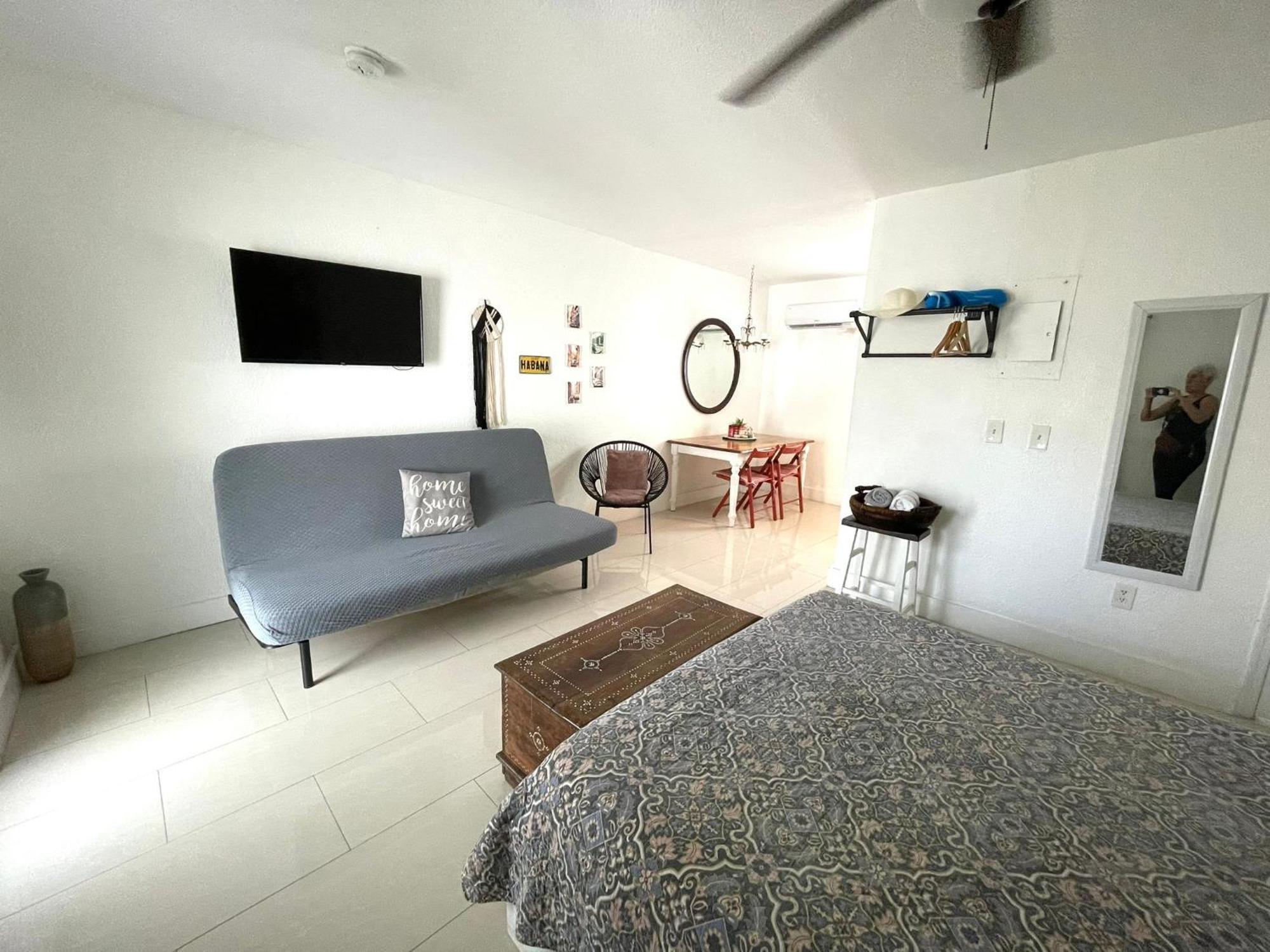 Private Studio Blocks From Coconut Grove Miami Luaran gambar