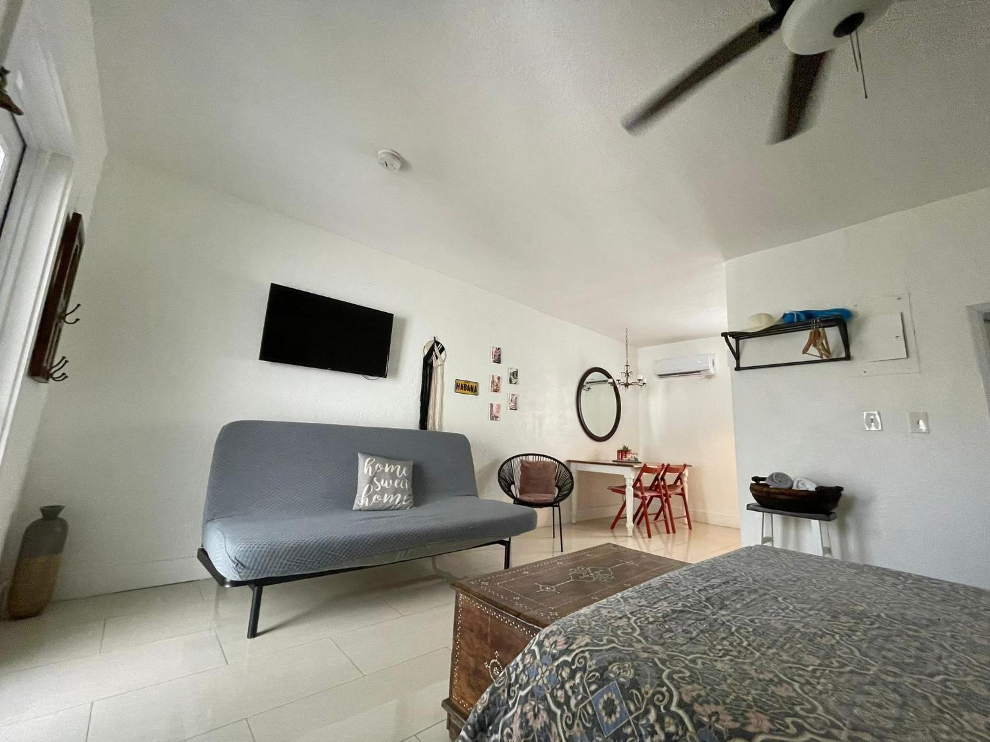 Private Studio Blocks From Coconut Grove Miami Luaran gambar